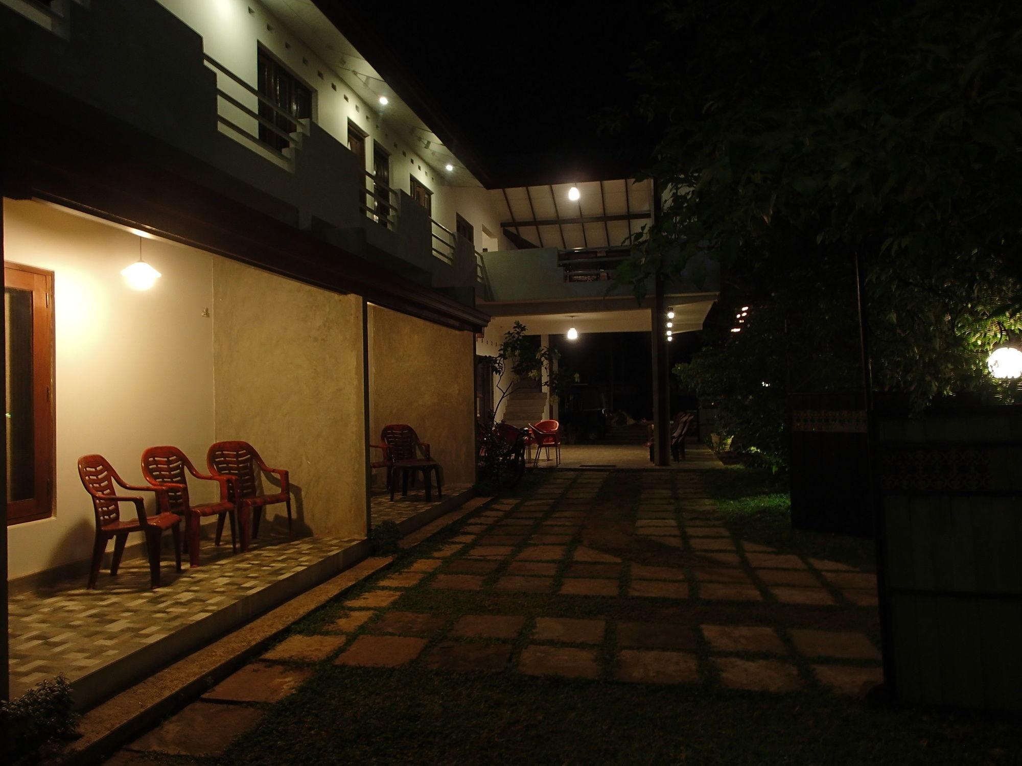 Apartamento Kutumbaya Anuradhapura Exterior foto